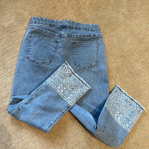 Tribal Audrey midrise straight capri - Picture 2 of 5